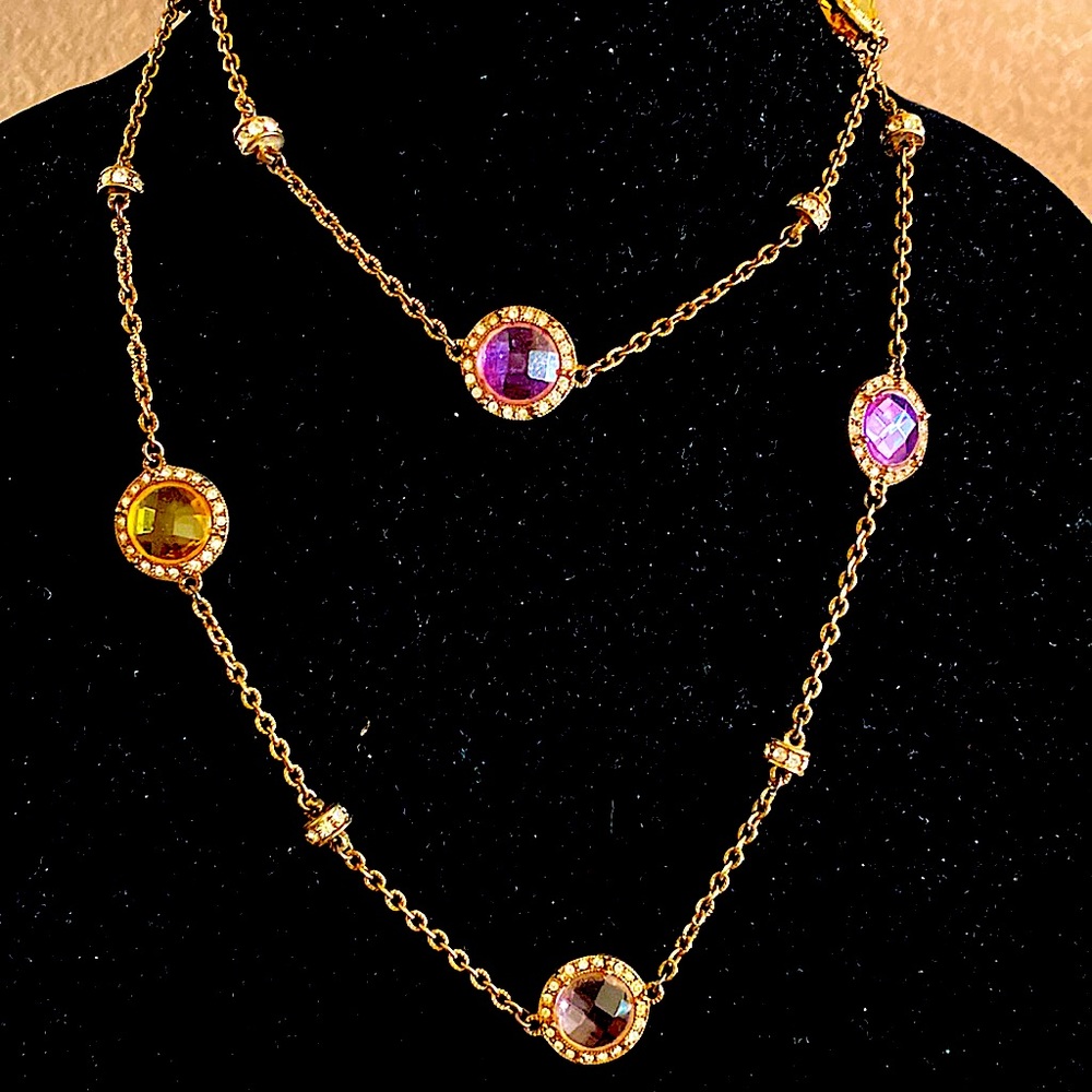 Ladies attractive Long glass and rhinestone necklace chain.